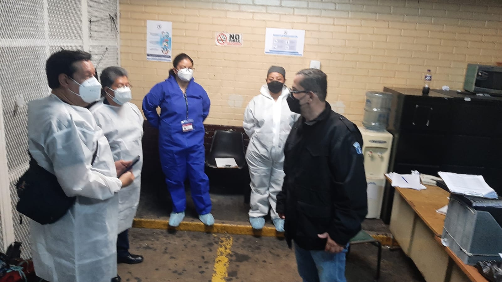 Autoridades penitenciarias supervisan carceletas en Torre de Tribunales para evitar contagios de COVID-19 por hacinamiento derivado de múltiples capturas