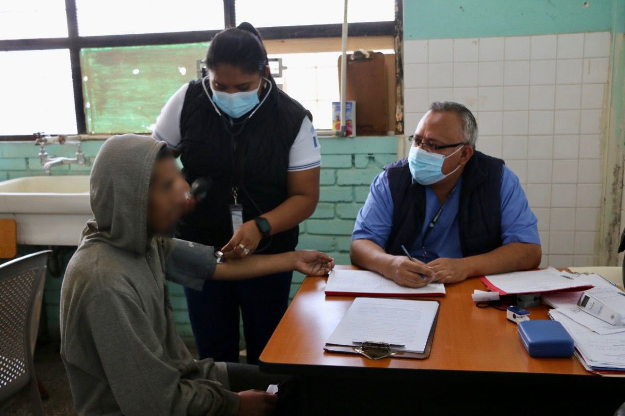 Brindan atención médica a privados de libertad en la Granja Cantel