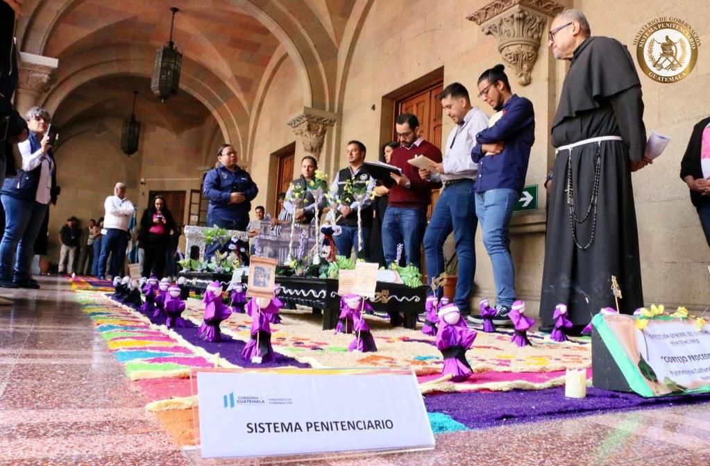 Sistema Penitenciario participa en concurso de elaboración de alfombras por la Semana Mayor