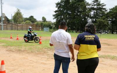 Evalúan a personal penitenciario para obtener licencia para conducir motocicleta