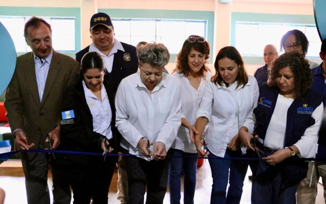 Primera Dama de la Nación inaugura área lúdica en el Centro de Orientación Femenino COF