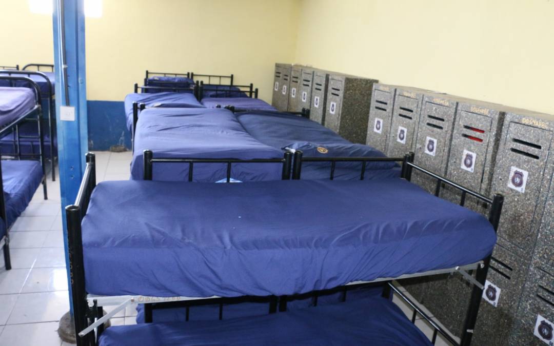 Cuadra de guardias penitenciarios en el Centro de Detención Preventiva para Hombres zona 18